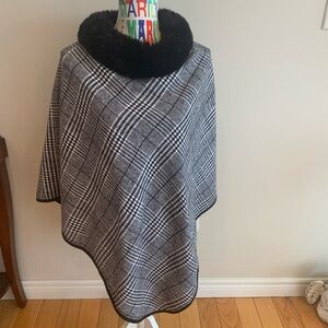 NWT Surell Black and White Plaid Poncho with Faux Fur